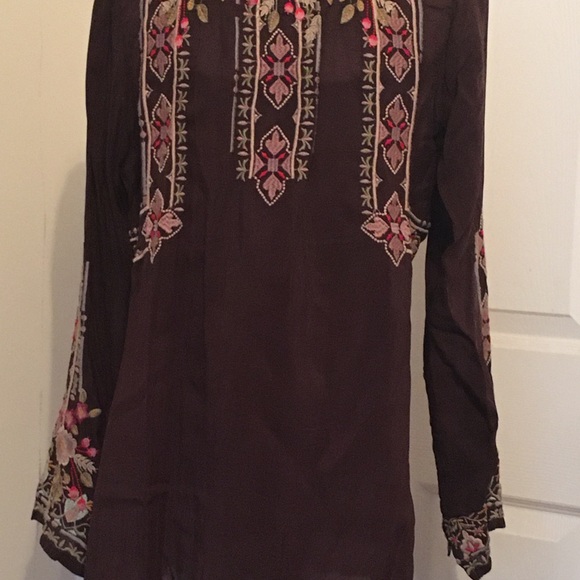 Johnny Was brown tunic blouse with pasted floral embroidery keyhole neckline S - Picture 5 of 7